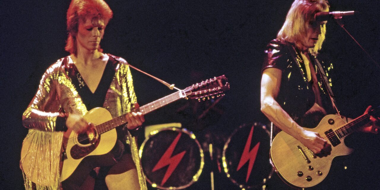 Mick Ronson: l’Iconica Gibson Les Paul Custom 1968 Rivive il Suono di Ziggy Stardust