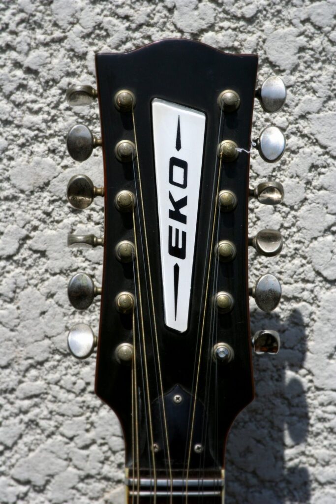 Dal 1863 a oggi, il distretto marchigiano degli strumenti musicali ha segnato il rock internazionale tra fisarmoniche, chitarre e synth.