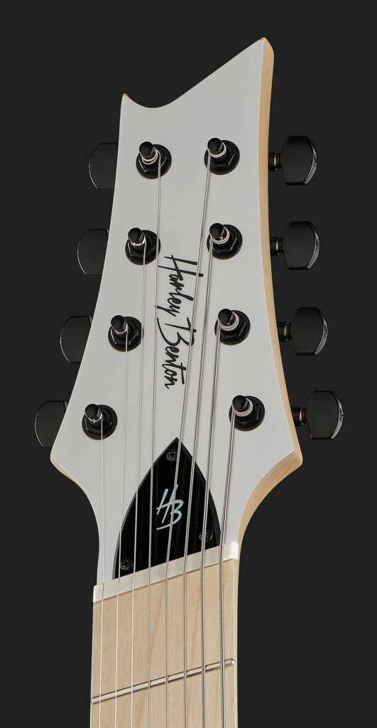 Ora Harley Benton presenta la R-458MN LH WH MultiScale pensata per i chitarristi mancini amanti delle otto corde