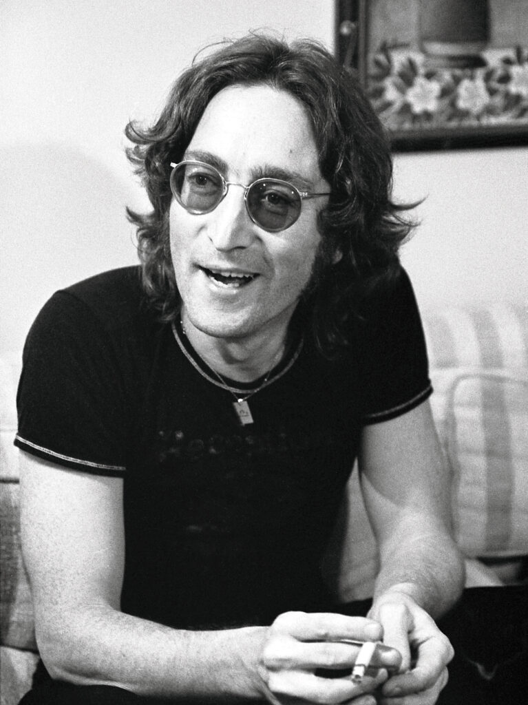 Ecco il racconto di uno dei medici che tentò di salvare la vita a John Lennon la notte della sua morte a New York