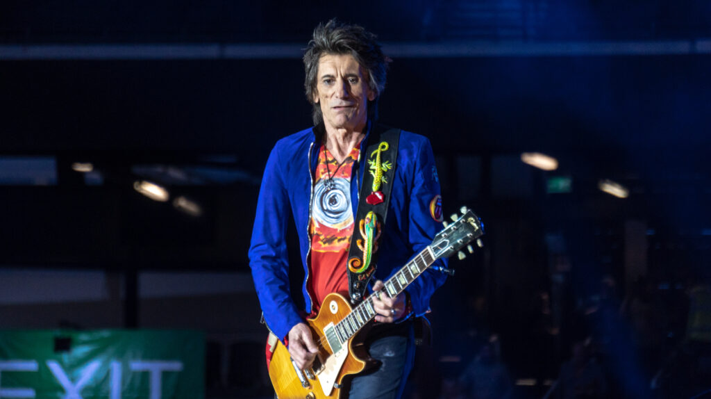 Ronnie Wood suonerà il 17 luglio a Lucca: unica data italiana annunciata dal festival per il chitarrista degli Stones