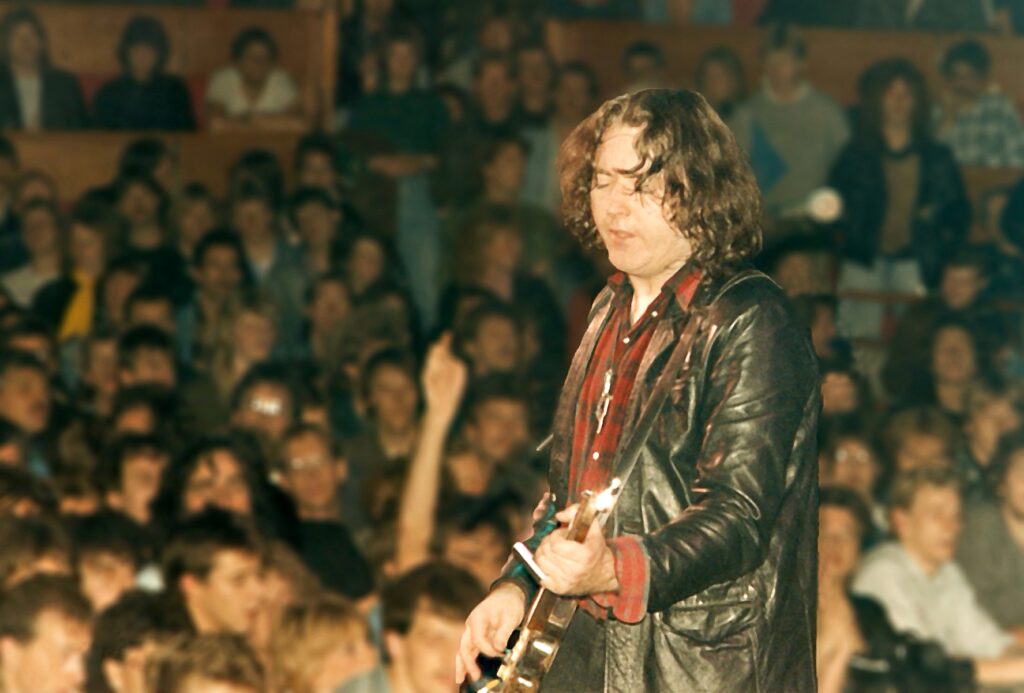 Nel 1974 Rory Gallagher aprì per Aerosmith a Central Park. Tre encores dopo, il pubblico lasciava prima del set della band.