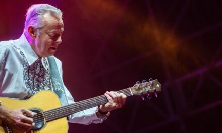 Intervista a Tommy Emmanuel: suonare per amore, non per diventare famosi