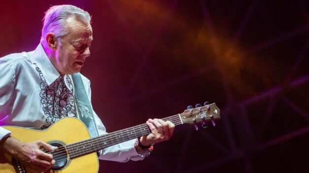 Intervista a Tommy Emmanuel: suonare per amore, non per diventare famosi