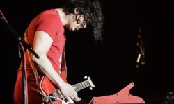 Nell’intervista a Reverb, Jack White racconta la sua ossessione per un ampli fantasma cercato per 8 anni e il metodo per scovare gear raro