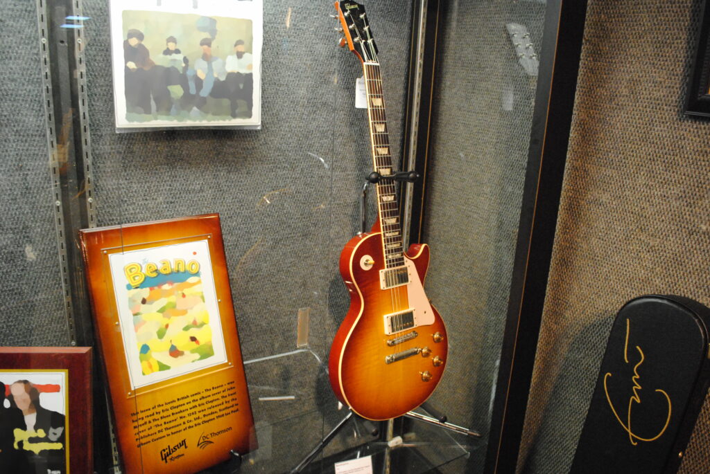 Le chitarre di Eric Clapton nei Cream sono leggendarie, ma la loro storia nasconde prestiti, furti e misteri ancora discussi.