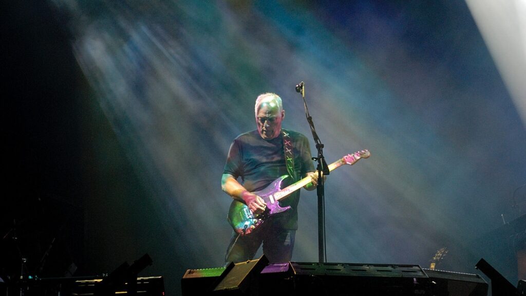 La Black Strat di David Gilmour supera il record di Kurt Cobain e diventa lo strumento più caro della storia delle aste