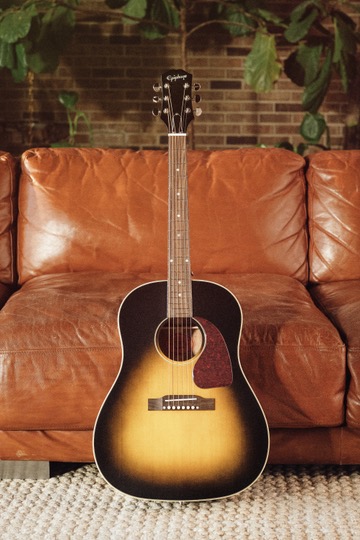Epiphone aggiorna alcune delle forme più riconoscibili della storia della chitarra acustica portando nella linea Inspired by Gibson