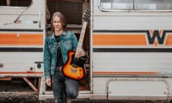 Myles Kennedy e l’emozione di tenere la Frankenstein, ma non è stata la chitarra di Eddie Van Halen a creare il nuovo suono degli Alter Bridge