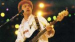 Un’intervista degli anni ’80 di John Deacon riemerge: tensioni nei Queen, Bowie dominante e il dietro le quinte del Live Aid.
