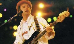Un’intervista degli anni ’80 di John Deacon riemerge: tensioni nei Queen, Bowie dominante e il dietro le quinte del Live Aid.