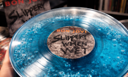 Bon Jovi tornano con una deluxe edition e un LP fuori dal comune: dettagli e formati disponibili di Slippery When Wet.