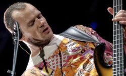 Flea raccontò di aver ricevuto 200$ per il basso di Bust a Move, No.1 nel 1989: la lezione per i musicisti del futuro