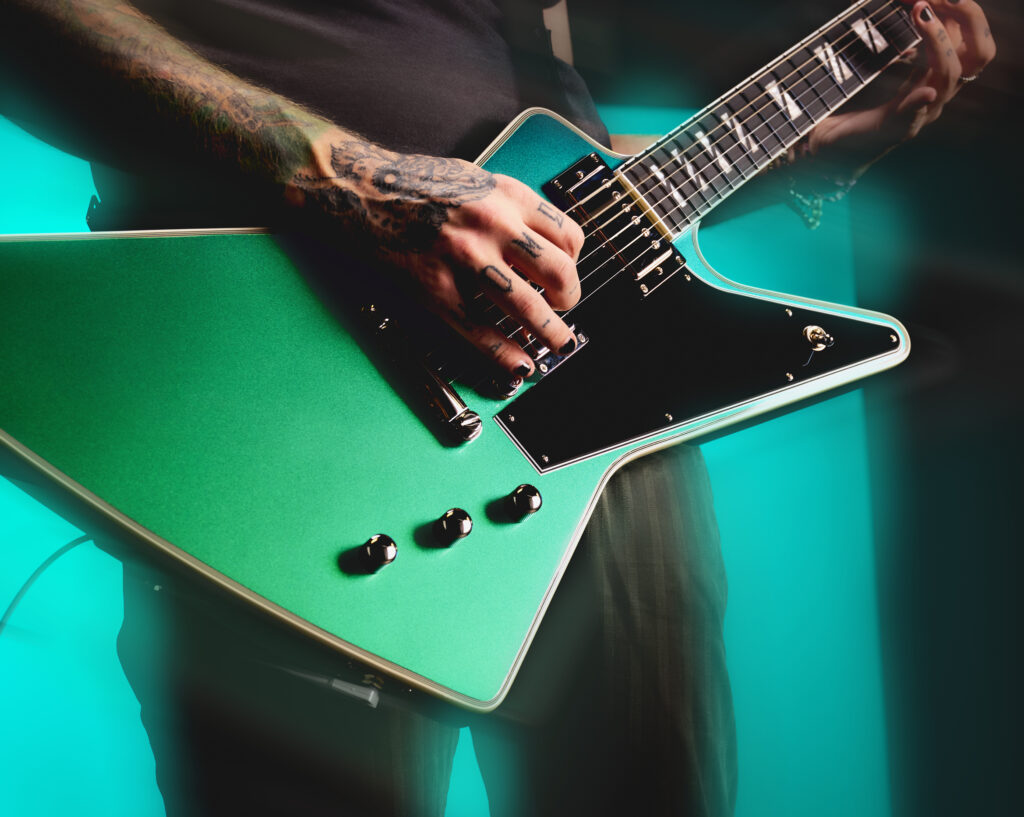 Epiphone lancia la Futura Series: non solo finiture futuristiche, ma upgrade veri per i chitarristi moderni.