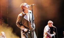 Liam Gallagher a Roma: tra foto con i fan e una frase sospetta, torna il sogno di rivedere gli Oasis in Italia.