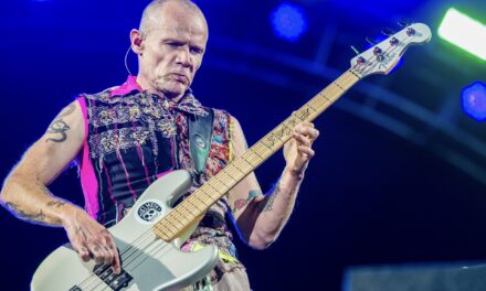 Flea anticipa il disco “più funk e più strano” dei Red Hot