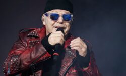 Per i 50 anni di carriera Vasco Rossi rilancia sul suo precedente record mondiale puntano a 500000 persone: cosa succederà?