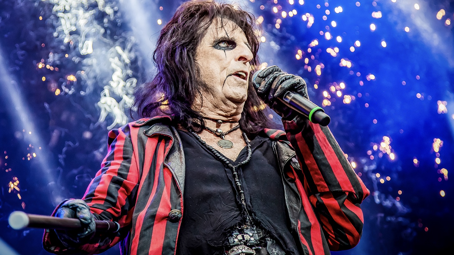 Anna Cara entra nella band di Alice Cooper al posto di Nita Strauss: debutto della nuova chitarrista nel tour tra USA ed Europa