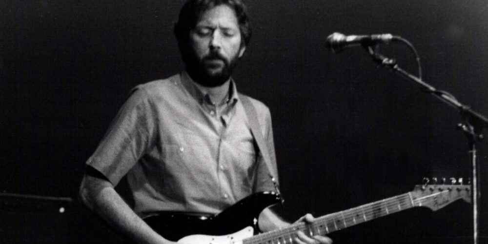Ancora una notte di eccessi ha portato all' episodio che Eric Clapton stesso racconta in cui per uno scherzo è quasi stato sparato