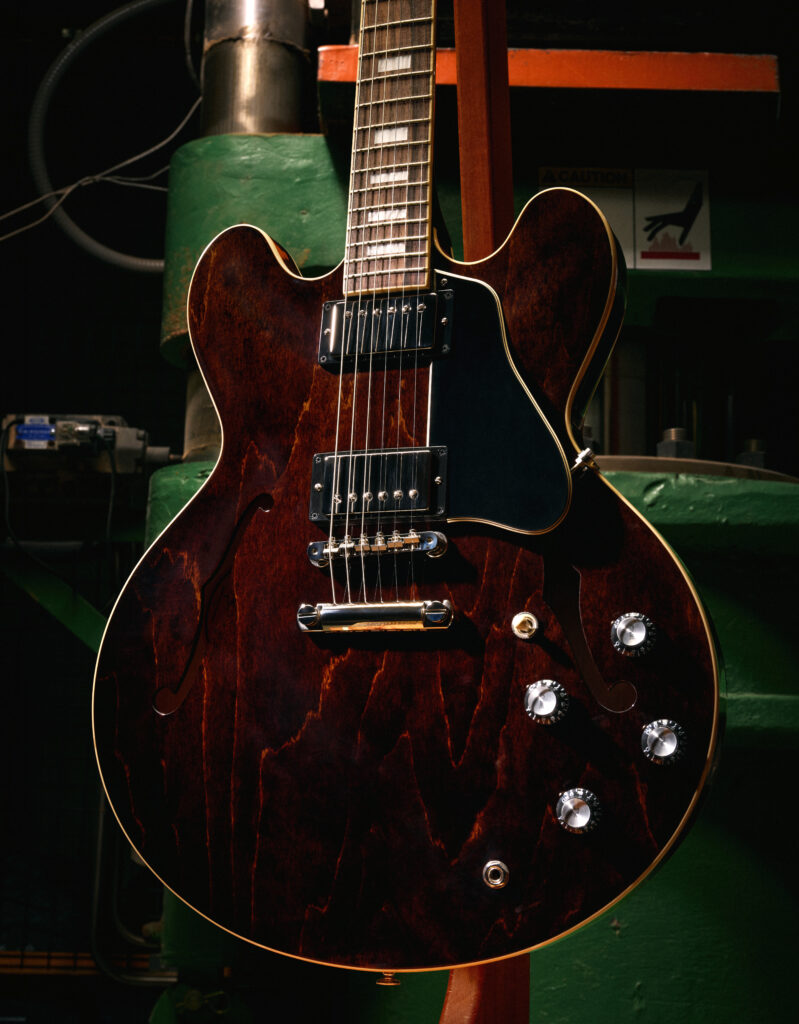 Gibson lancia due nuove ES-335 ispirate a due decenni diversi e la vera domanda è una: anni ’50 o anni ’60?