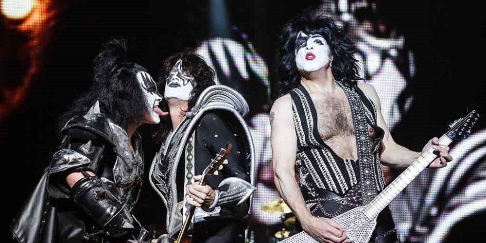 KISS sorprendono tutti: dopo il tour d’addio sono di nuovo in studio e hanno già registrato un nuovo brano.
