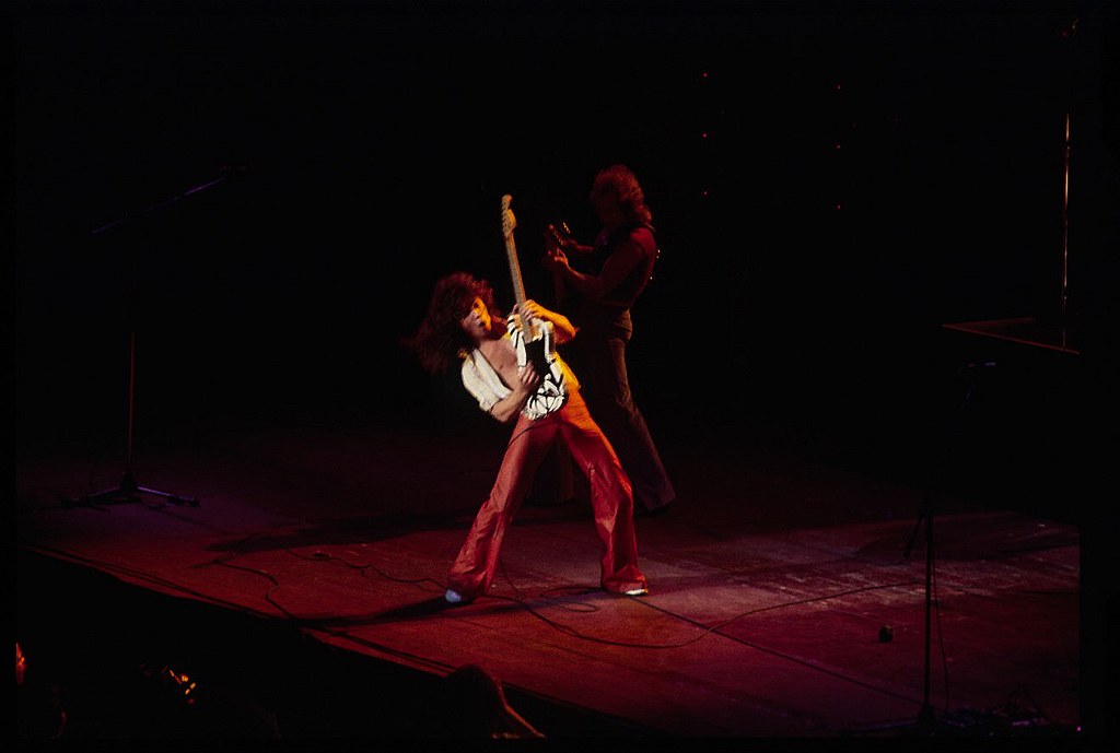 George Lynch racconta quando Van Halen, prima della loro ascesa, surclassarono gli UFO dal vivo negli anni ’70.