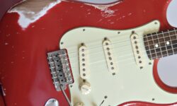 Un test universitario su una Stratocaster del 1964 riaccende il dibattito sul leggendario batch Korina di Fender.