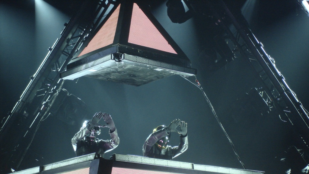I bookmakers scommettono sul ritorno dei Daft Punk ecco la verità dietro il rumor sulla reunion al Coachella 2027.