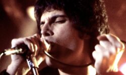 Brian May svela cosa accadde davvero durante la registrazione di The Show Must Go On, quando Freddie Mercury si spinse oltre ogni limite.