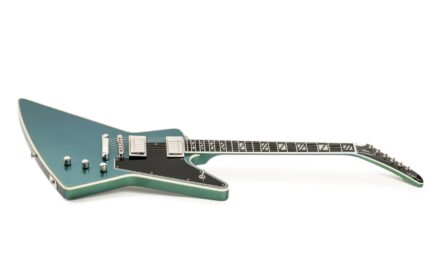 Recensione e prova della Epiphone Futura Explorer Custom – Explorer moderna con una spettacolare finitura Chromashift