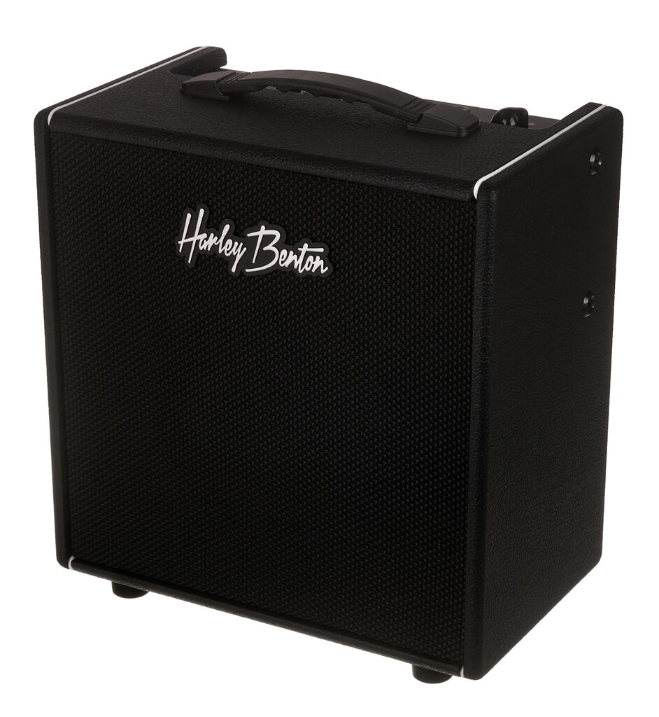Nuovo amplificatore Harley Benton DNAfx AmP10: un combo da 10 watt che porta modeling, effetti e Bluetooth in formato desktop.
