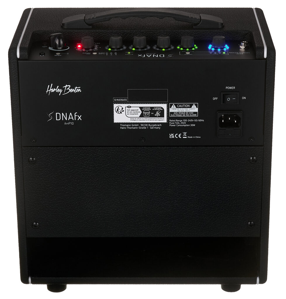 Nuovo amplificatore Harley Benton DNAfx AmP10: un combo da 10 watt che porta modeling, effetti e Bluetooth in formato desktop.