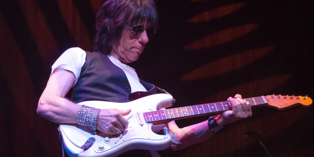 Nuova biografia su Jeff Beck: oltre 30 ore di interviste in un libro che uno sguardo inedito sulla sua musica e sulla sua vita privata.