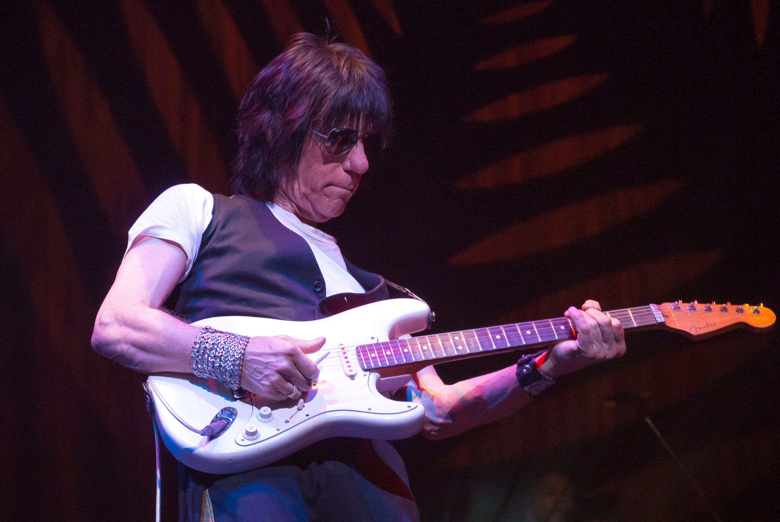Nuova biografia su Jeff Beck: oltre 30 ore di interviste in un libro che uno sguardo inedito sulla sua musica e sulla sua vita privata.