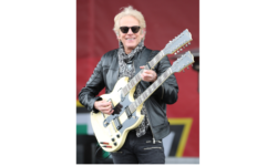 Dal demo originale al celebre dual solo: Don Felder racconta l'intera storia dietro la hit degli Eagle Hotel California.