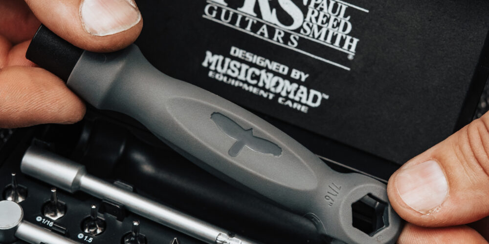 PRS annuncia in collaborazione con MusicNomad un nuovo kit da 18 pezzi per il setup e la manutenzione delle sue chitarre.