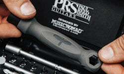 PRS annuncia in collaborazione con MusicNomad un nuovo kit da 18 pezzi per il setup e la manutenzione delle sue chitarre.