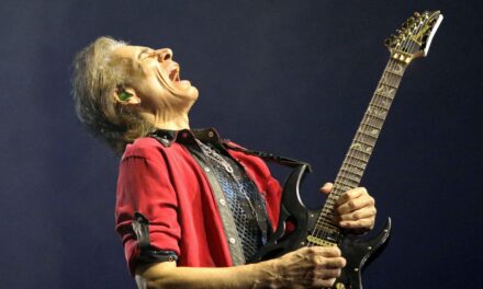 Steve Vai: 10 inaspettati featuring dell’acrobata della chitarra