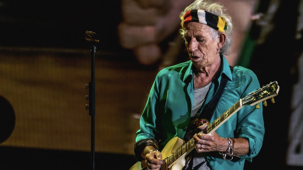 Keith Richards immagina il futuro dei Rolling Stones con meno tournée e più residency, tra le città nel mirino compare anche Roma.