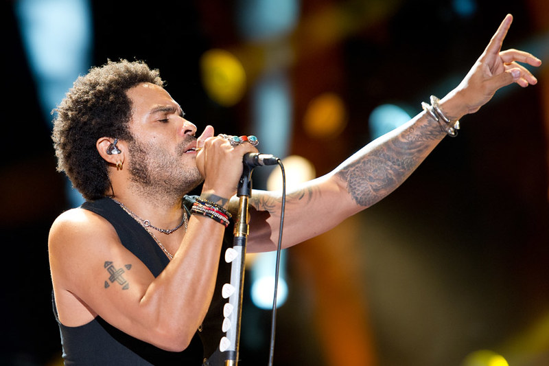 Lenny Kravitz racconta come una rara Les Paul acquistata in circostanze strane sia diventata la sua chitarra da studio più importante.