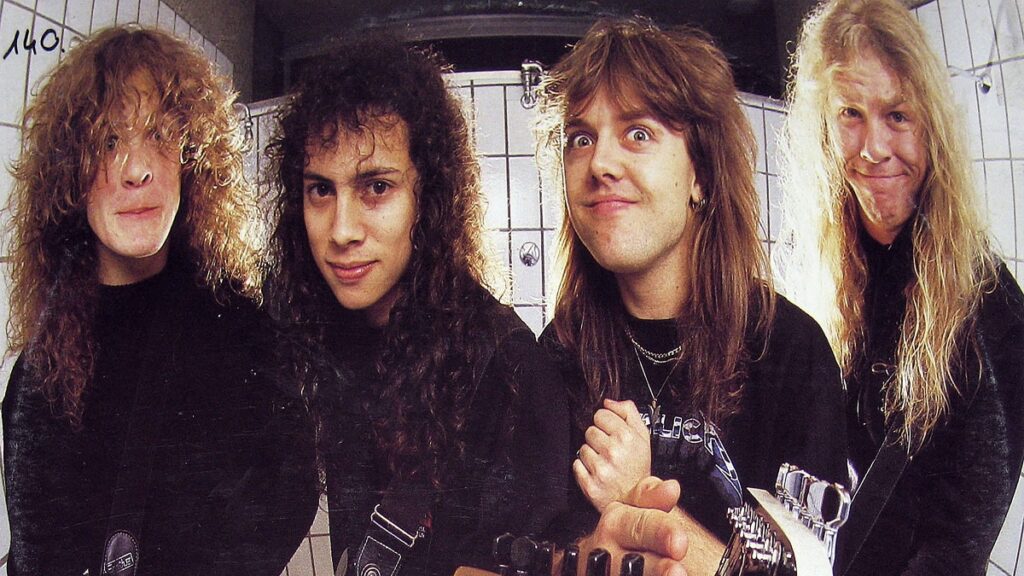 Dopo il concerto di Bologna, i Metallica hanno fatto una donazione per aiutare le donne vittime di violenza con la loro associazione.