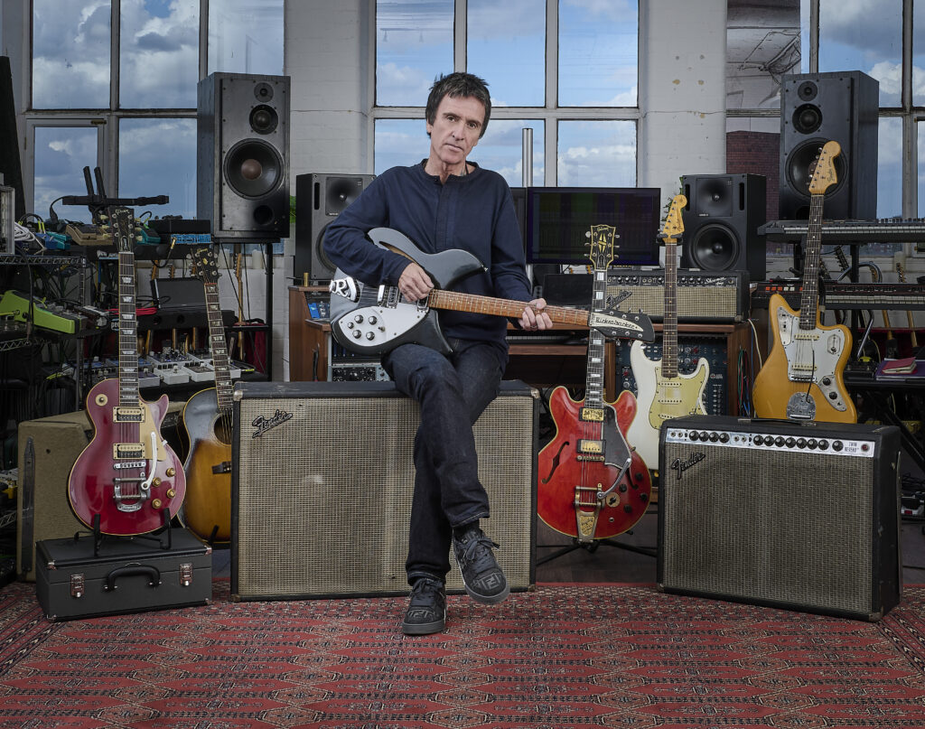 Johnny Marr mette all'asta circa 80 chitarre della sua collezione personale, inclusi strumenti legati agli Smiths.