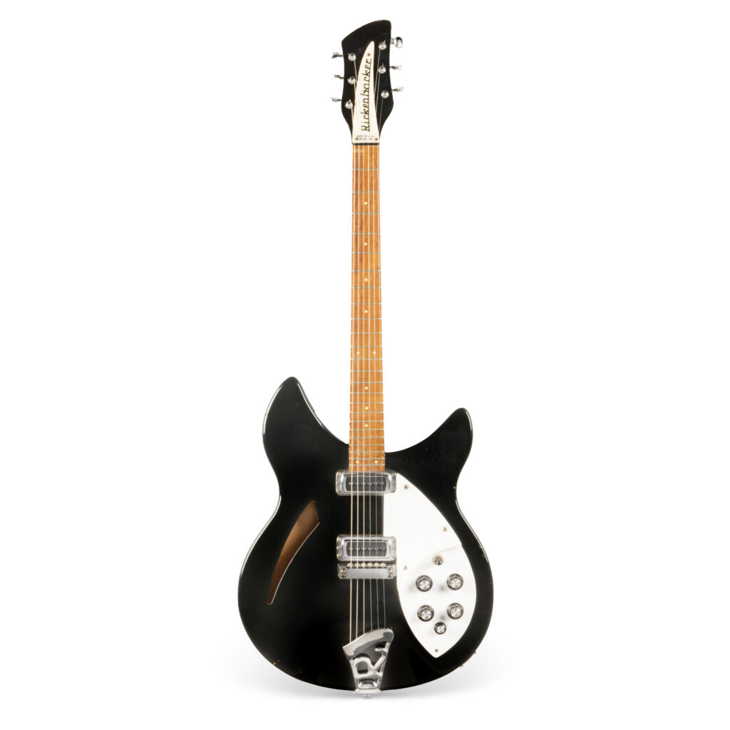 Johnny Marr mette all'asta circa 80 chitarre della sua collezione personale, inclusi strumenti legati agli Smiths.