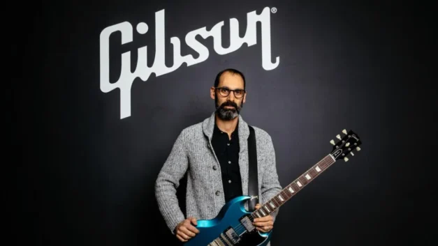 Gibson cambia guida: parla anche Slash