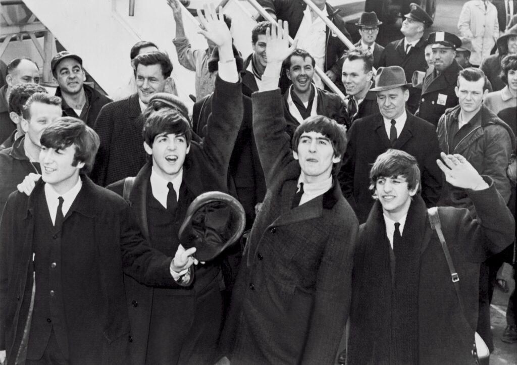 Prima della fama mondiale, i Beatles perdevano talent show locali: Paul McCartney racconta uno degli episodi più curiosi della loro storia.