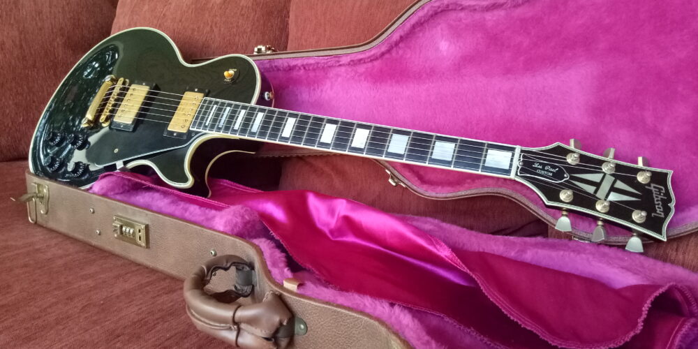 Gibson presenta la Les Paul Custom Long Scale con diapason da 25.5 pollici. Ecco cosa cambia davvero rispetto al modello tradizionale.