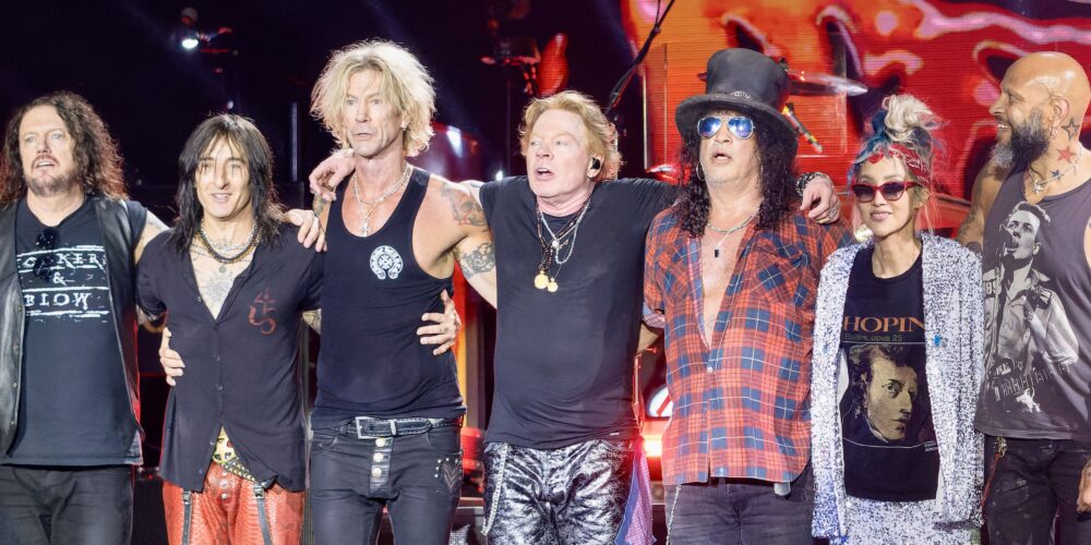 I Guns N' Roses lanciano una campagna di beneficenza con Fandiem per sostenere AFSP. I fan potranno vincere esperienze VIP durante il tour.
