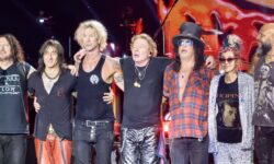 I Guns N' Roses lanciano una campagna di beneficenza con Fandiem per sostenere AFSP. I fan potranno vincere esperienze VIP durante il tour.