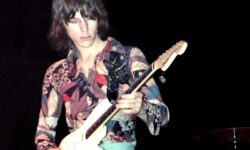 Un nuovo estratto racconta come Jeff Beck scoprì che i Rolling Stones volevano offrirgli un posto nella band.
