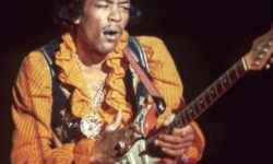 Ecco come è nato il leggendario momento della chitarra in fiamme nel concerti di Jimi Hendrix al festival di Monterey.